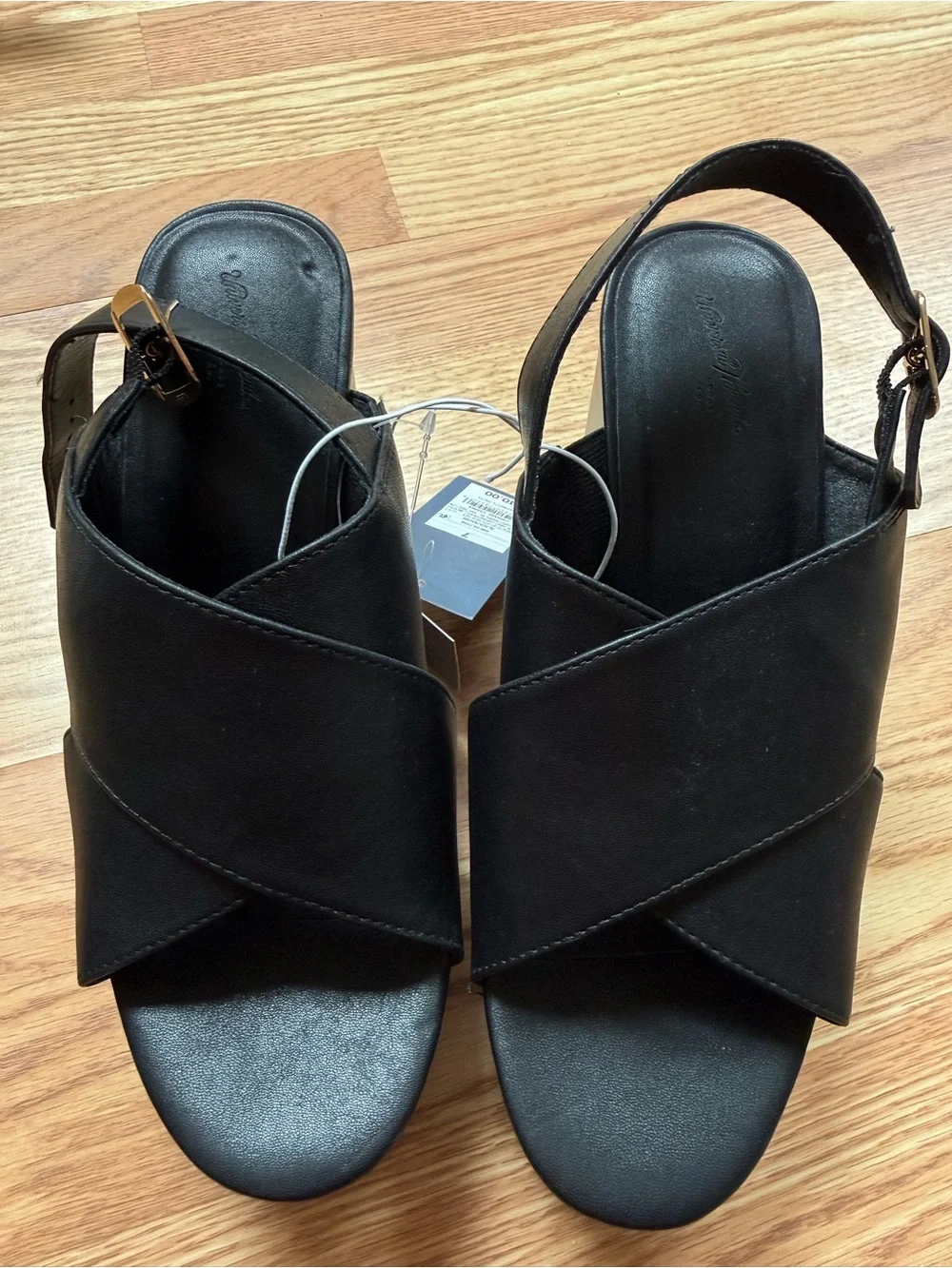 NWT Universal Thread Black Cross Strap Block Heel Sandals Size 7